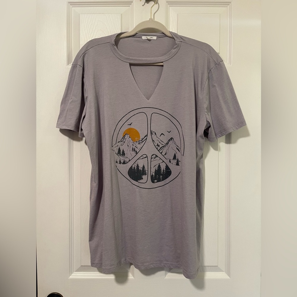 EUC Maurices Peace Sign Graphic Tee